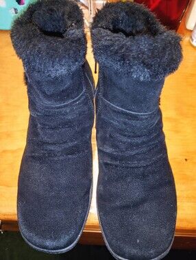 Beartraps Women's Black Suede Leather Fuzzy Cuff Winter Ankle Boot Size 8M